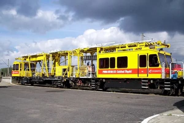 Jak energetyka kolejowa napędza polskie pociągi? Fakty i mity