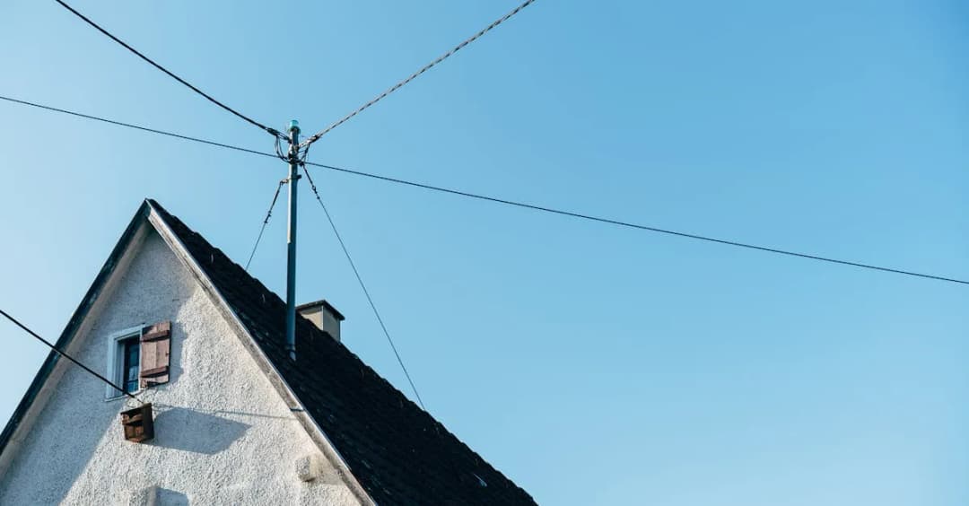 Czy wysokie napięcie w sieci zagraża Twojemu domowi? Zabezpiecz