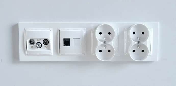 Czy gniazdo dwufazowe jest bezpieczne w Twoim domu? Fakty i mity