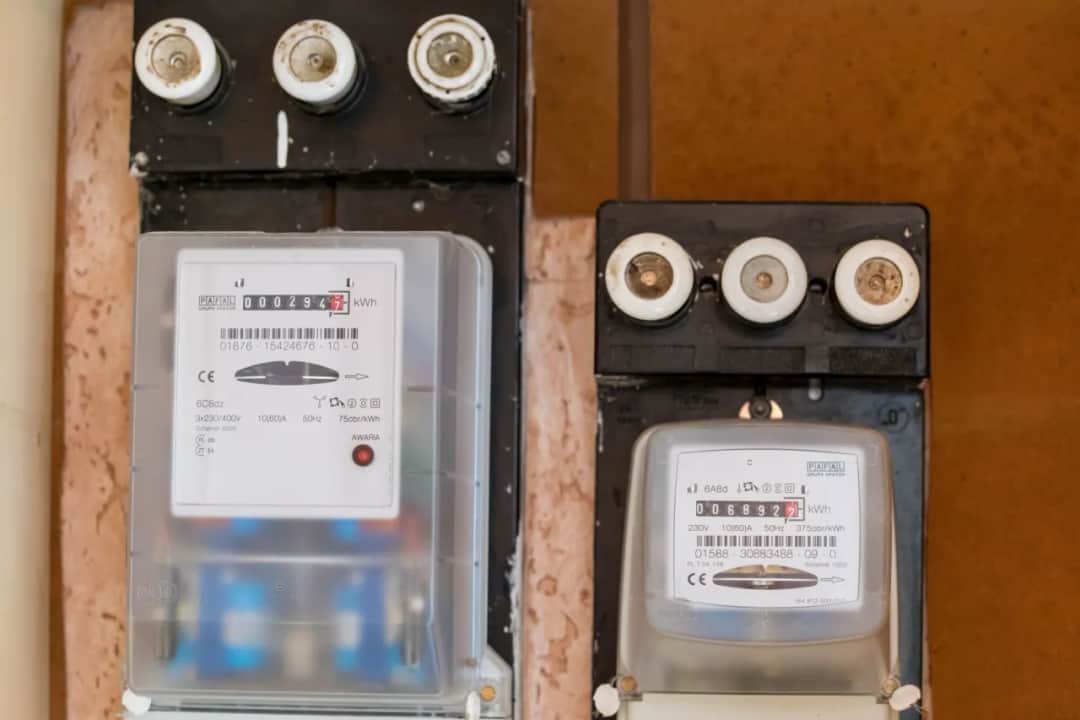 Kontroluj prąd z kanapy! E-licznik PGE to nowe oko na zużycie!